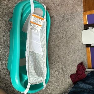 Birth to 25 pounds baby bath with infant cradle